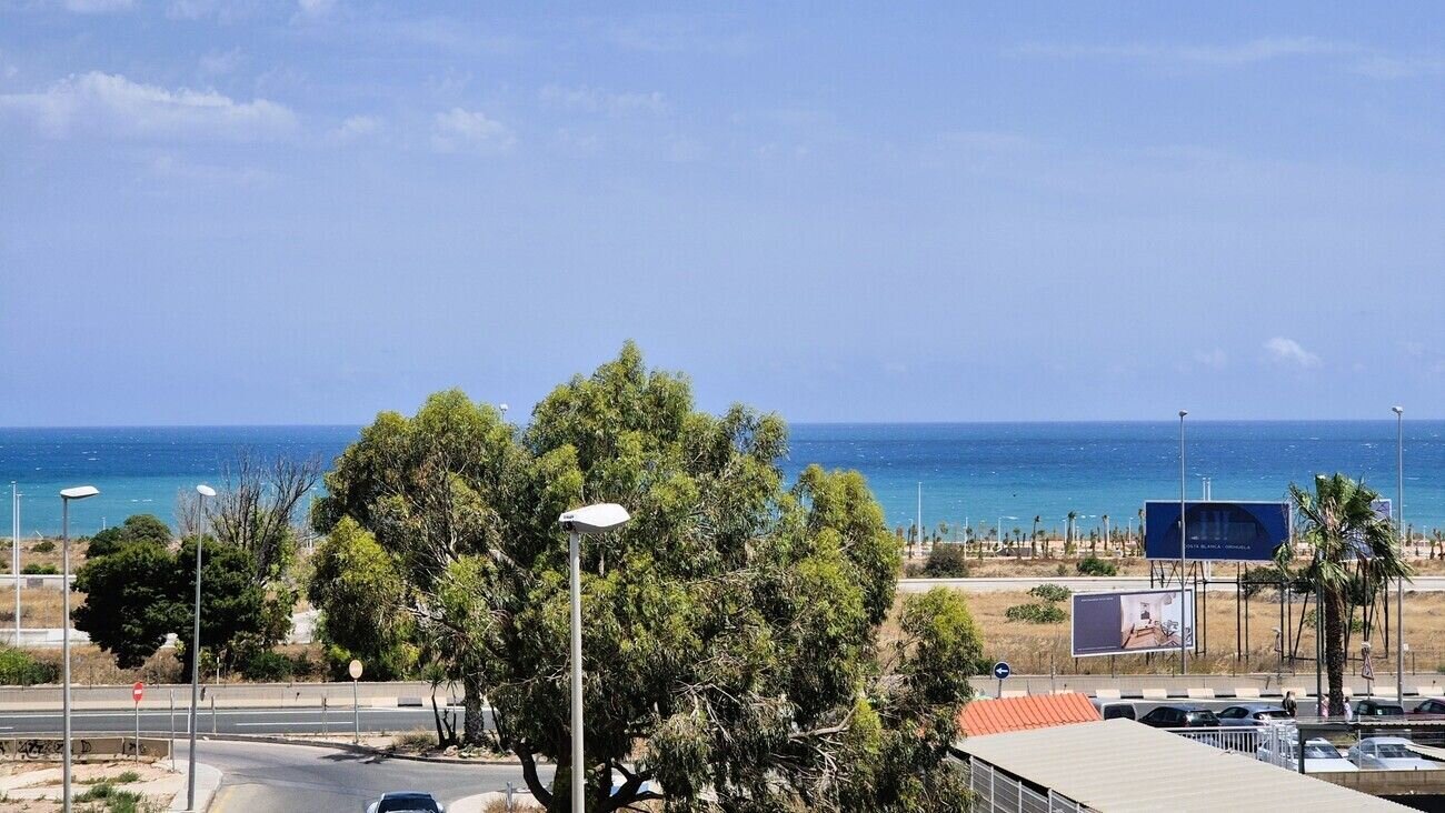 3-Bedroom Apartment in Punta Prima, Orihuela Costa - Image 35