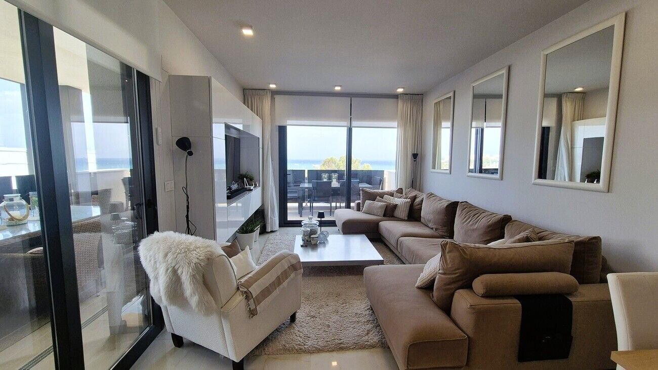 3-Bedroom Apartment in Punta Prima, Orihuela Costa - Image 8
