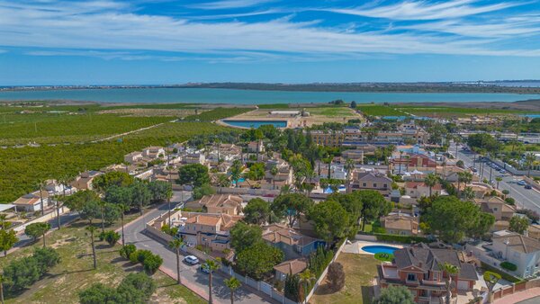 5-Bedroom Villa in Pueblo Bravo, Rojales