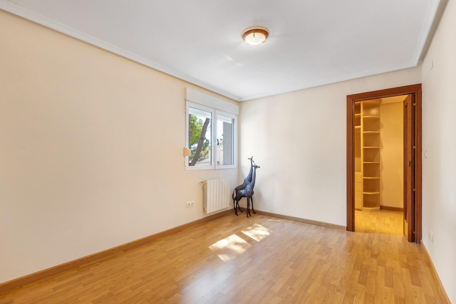 5-Bedroom Villa in Rojales - Image 18