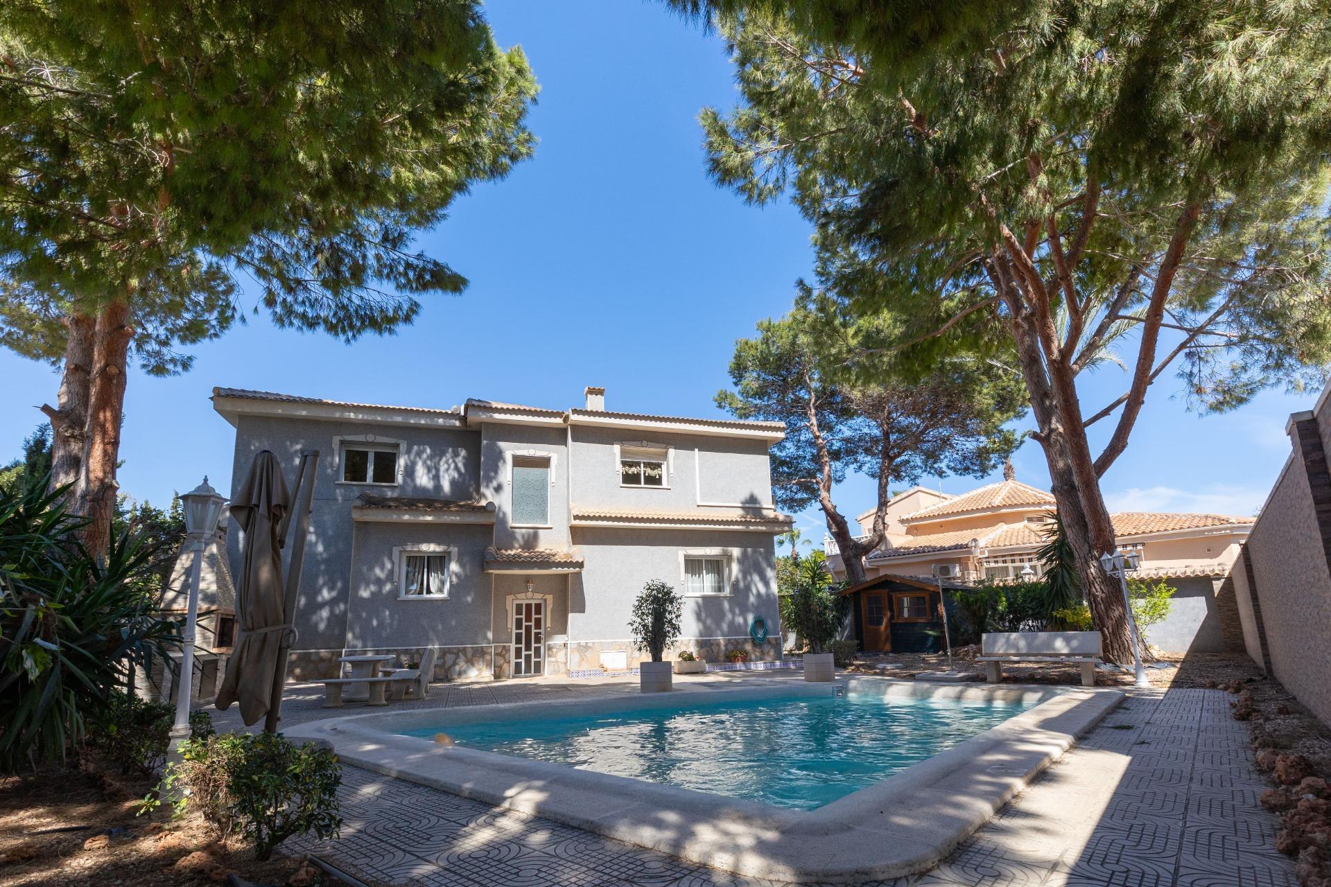 5-Bedroom Villa in Rojales - Image 2