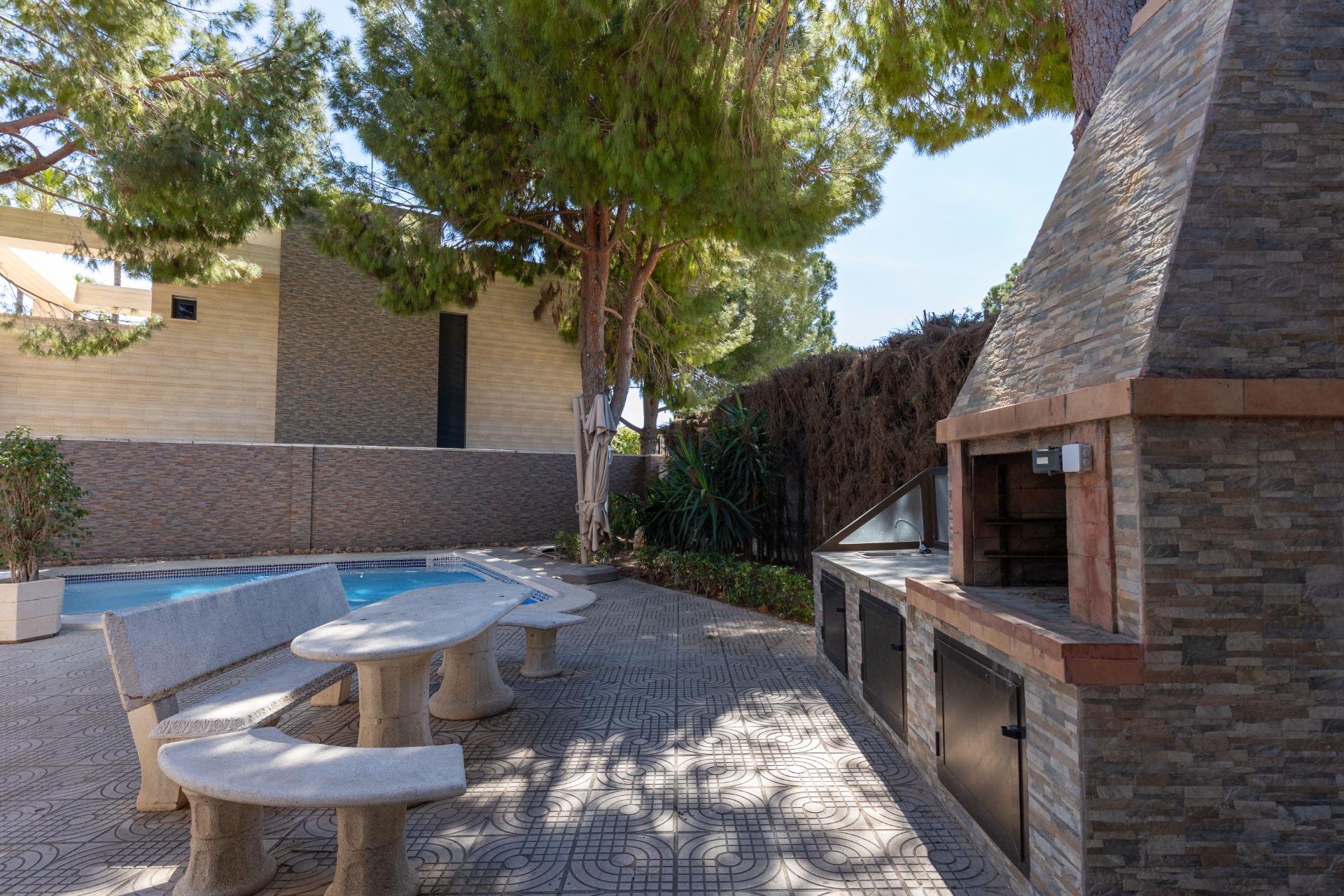 5-Bedroom Villa in Rojales - Image 24