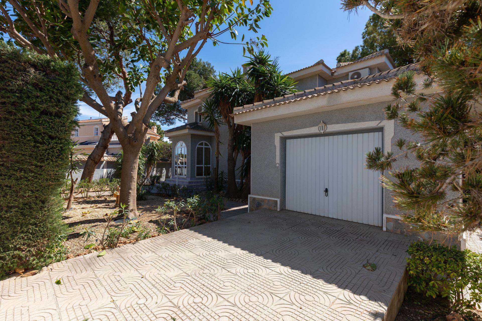 5-Bedroom Villa in Rojales - Image 25