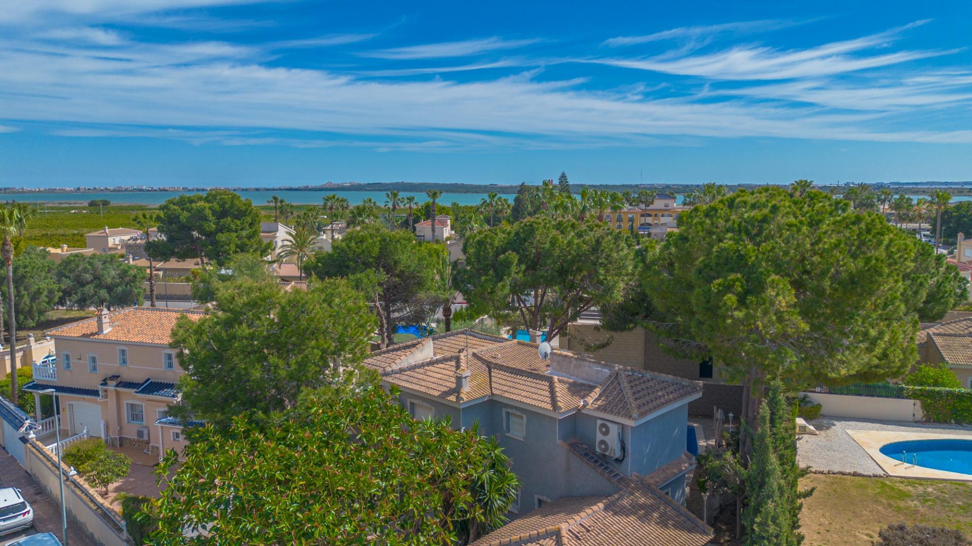 5-Bedroom Villa in Rojales - Image 27