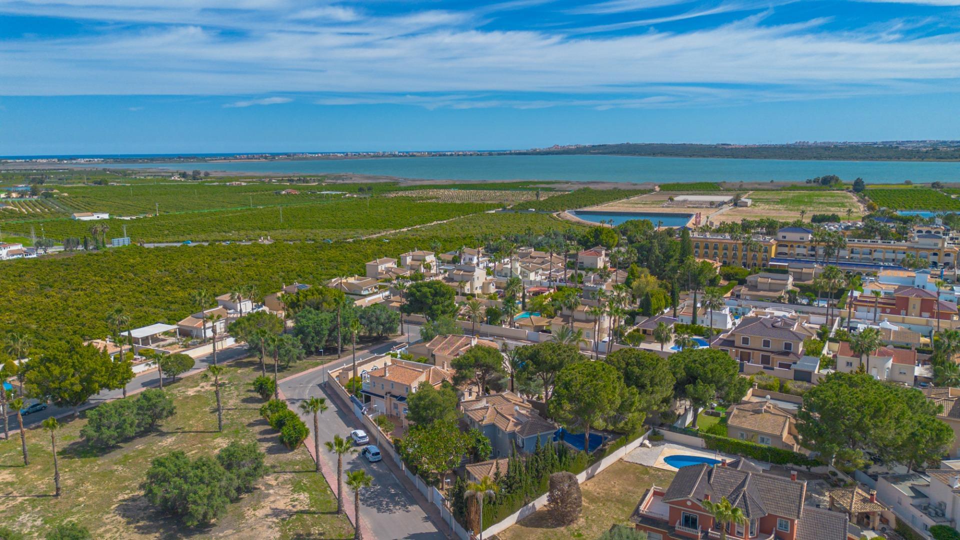 5-Bedroom Villa in Rojales - Image 31