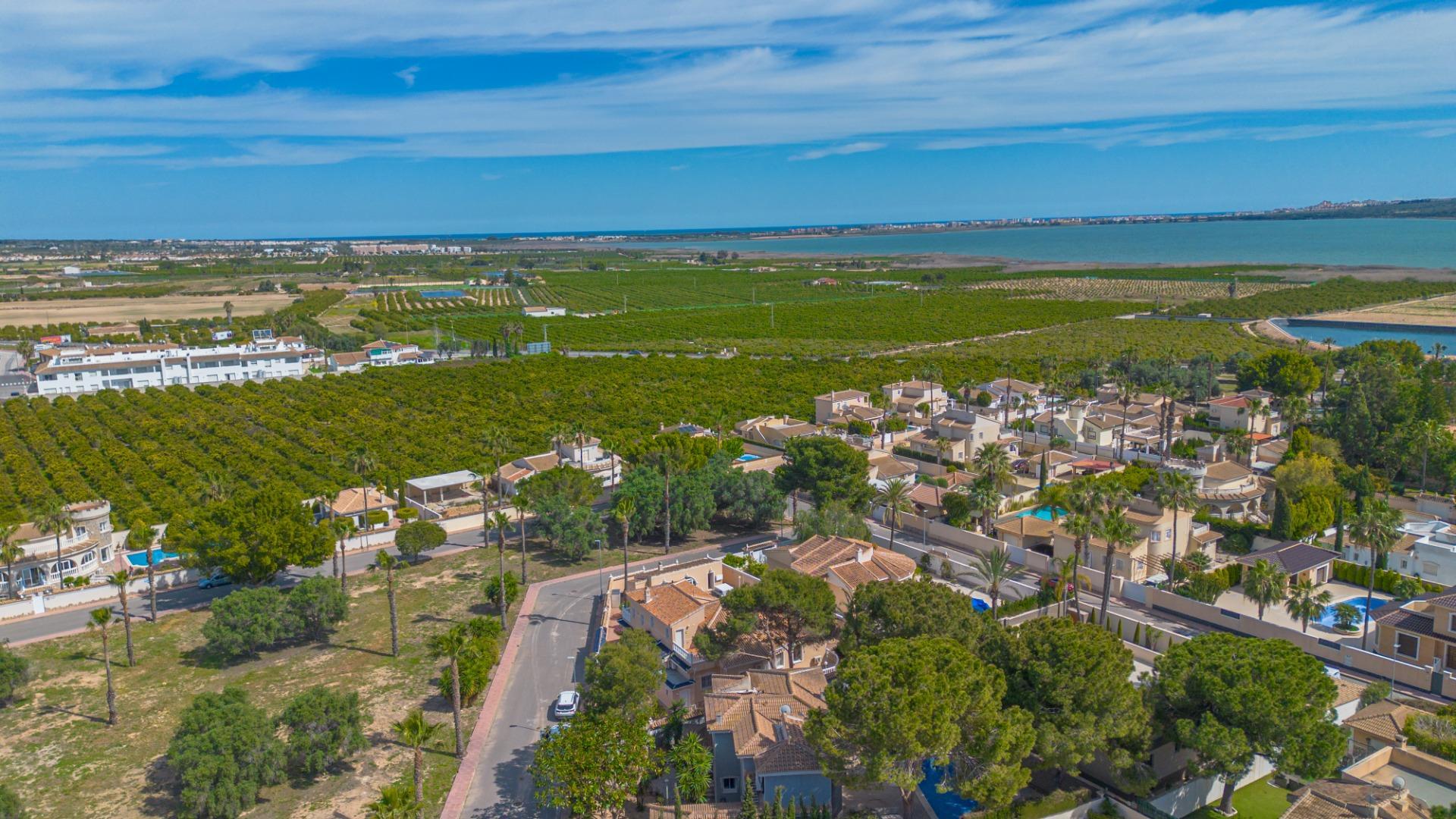 5-Bedroom Villa in Rojales - Image 32