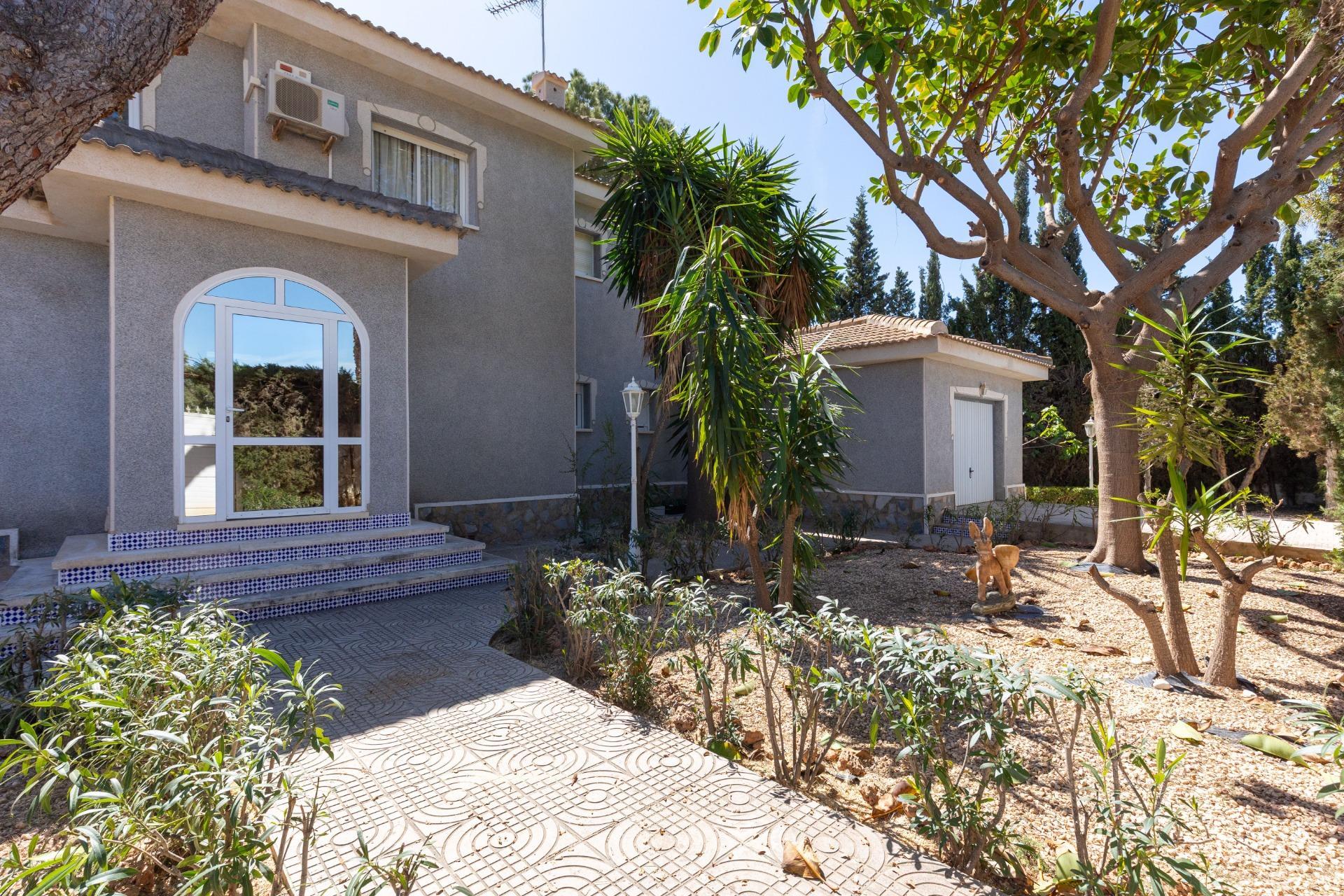 5-Bedroom Villa in Rojales - Image 33