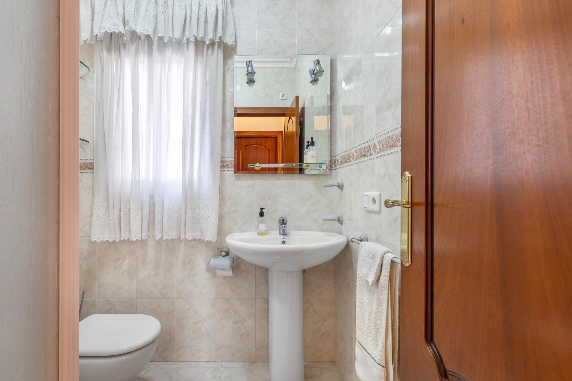 5-Bedroom Villa in Rojales - Image 40