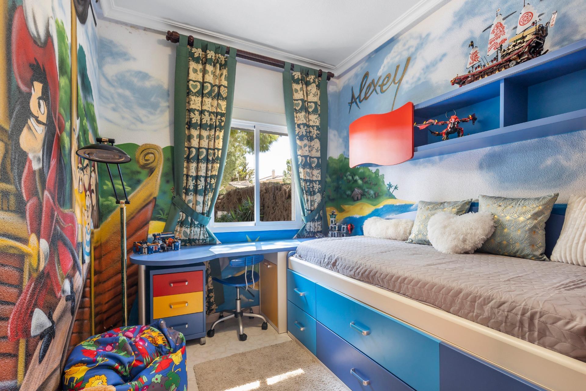 5-Bedroom Villa in Rojales - Image 47