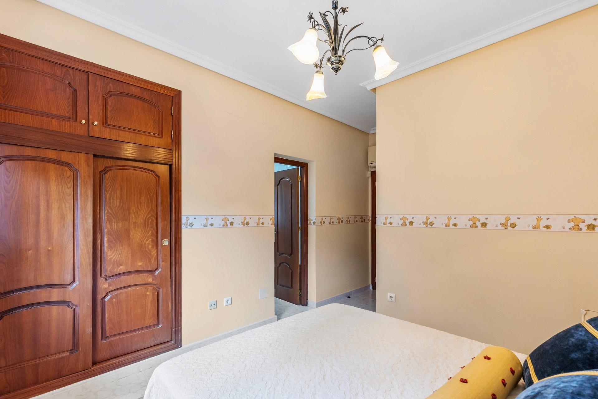 5-Bedroom Villa in Rojales - Image 48