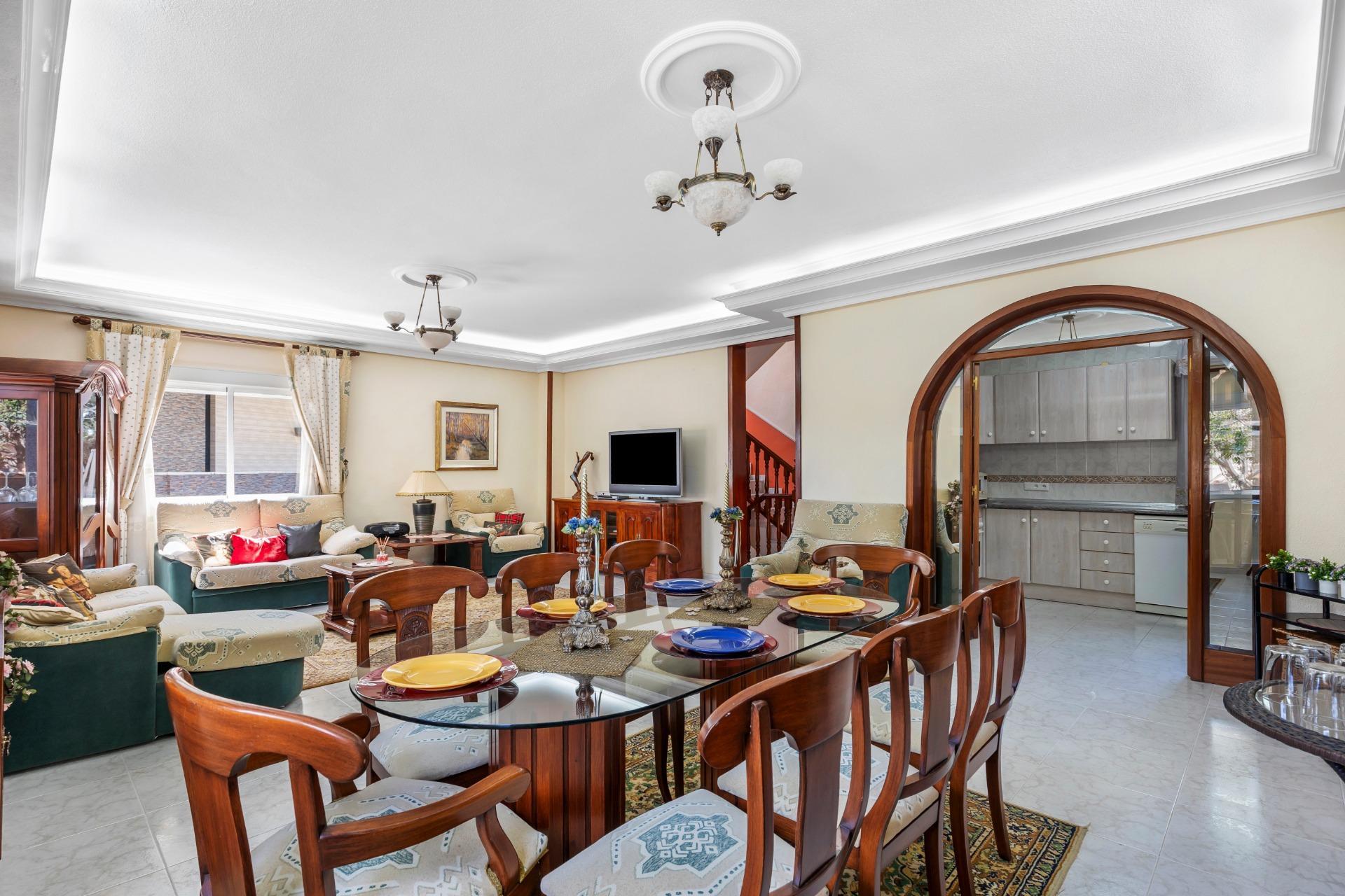 5-Bedroom Villa in Rojales - Image 5