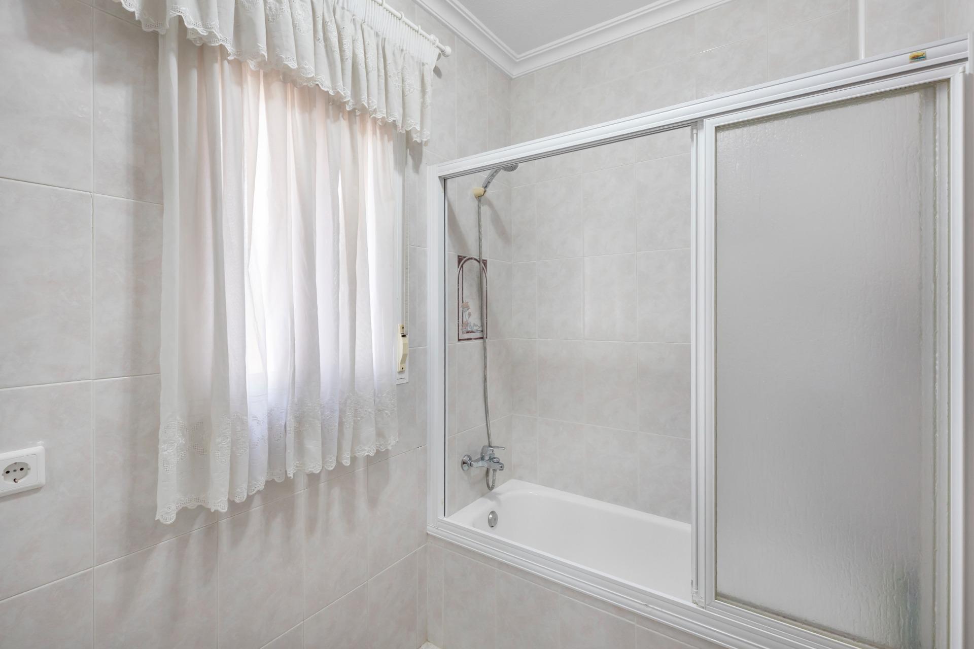 5-Bedroom Villa in Rojales - Image 50