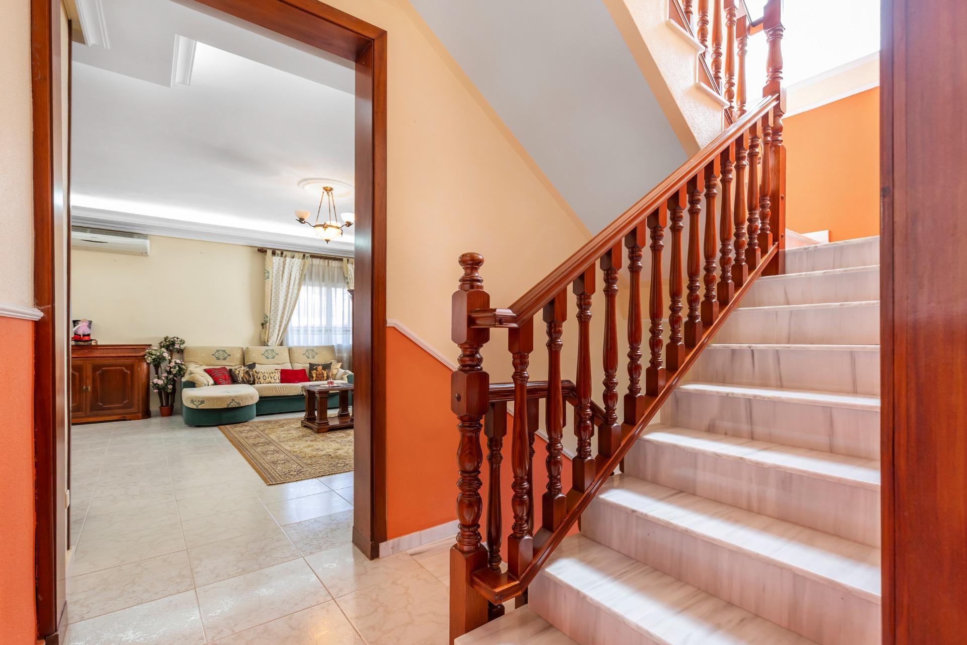 5-Bedroom Villa in Rojales - Image 9