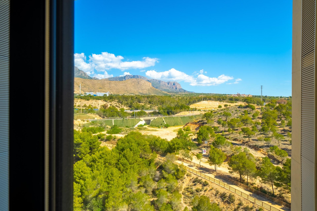 2-Bedroom Middle Floor Apartment in  Benidorm | Sunny Cas... - Image 16