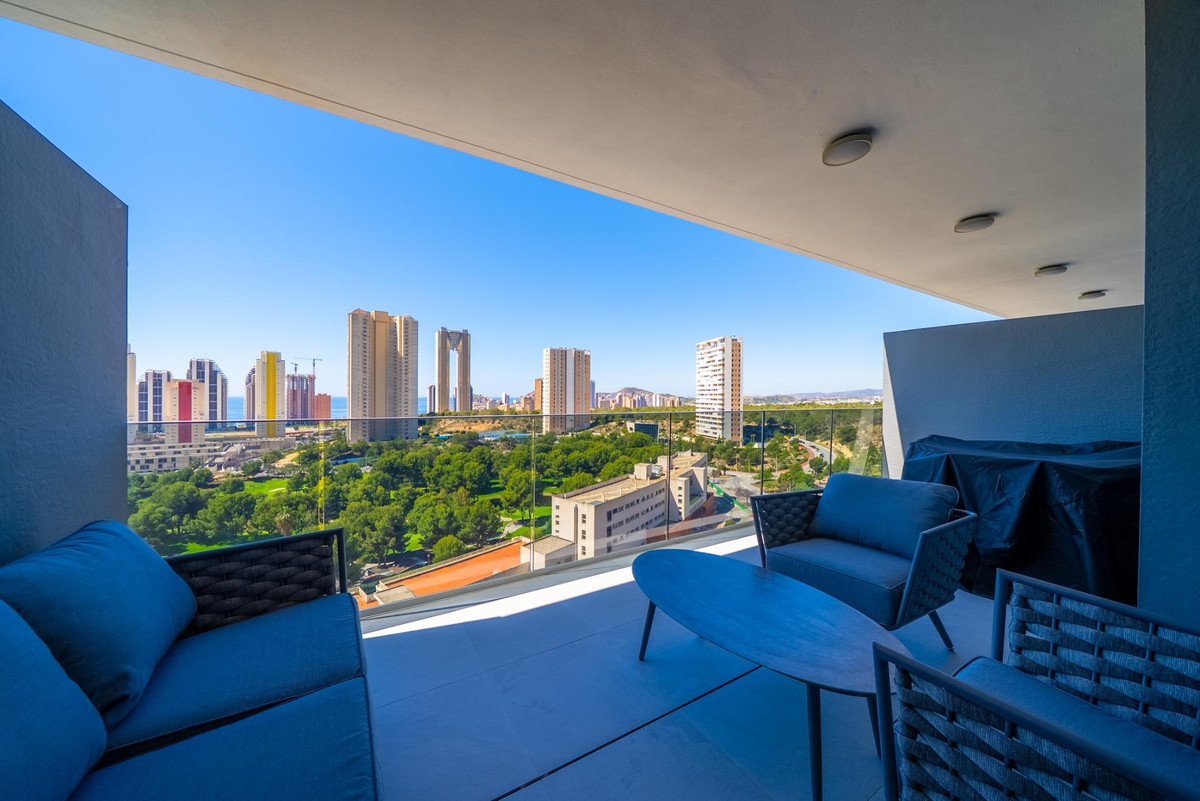 2-Bedroom Middle Floor Apartment in  Benidorm | Sunny Cas... - Image 2