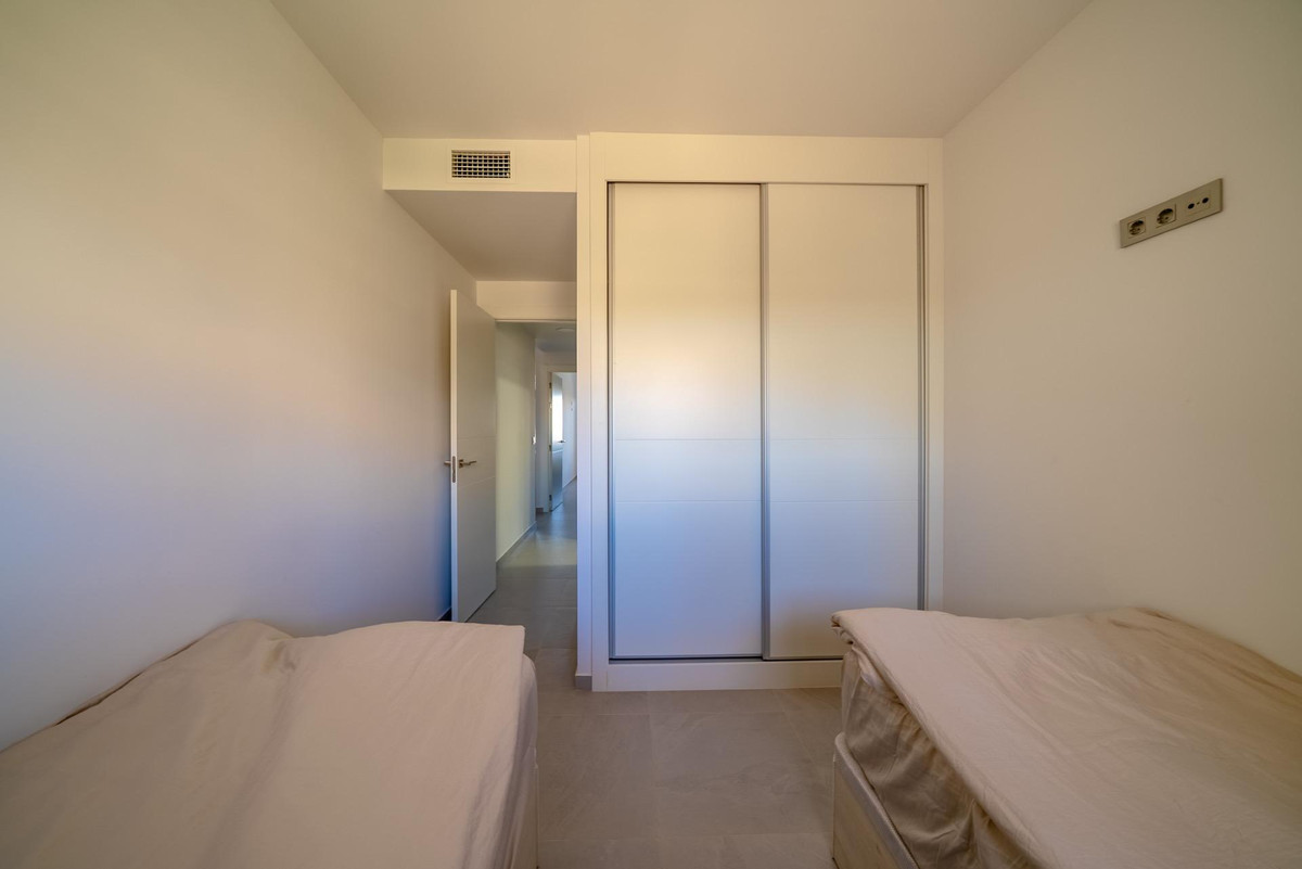 2-Bedroom Middle Floor Apartment in  Benidorm | Sunny Cas... - Image 24