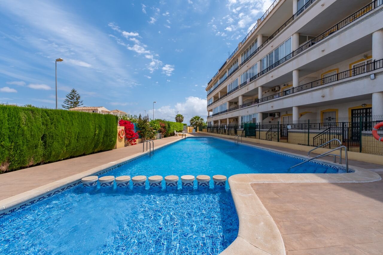 2-Bedroom Apartment in La Zenia, Orihuela Costa - Image 2