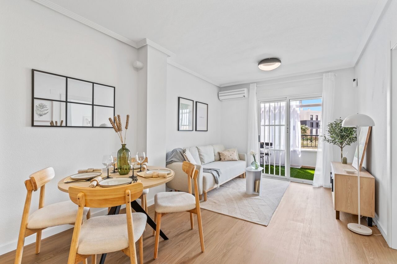 2-Bedroom Apartment in La Zenia, Orihuela Costa - Image 4