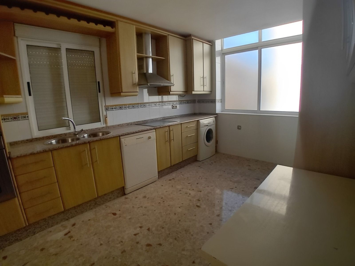 3-Bedroom Middle Floor Apartment in  Puerto de Mazarrón |... - Image 4