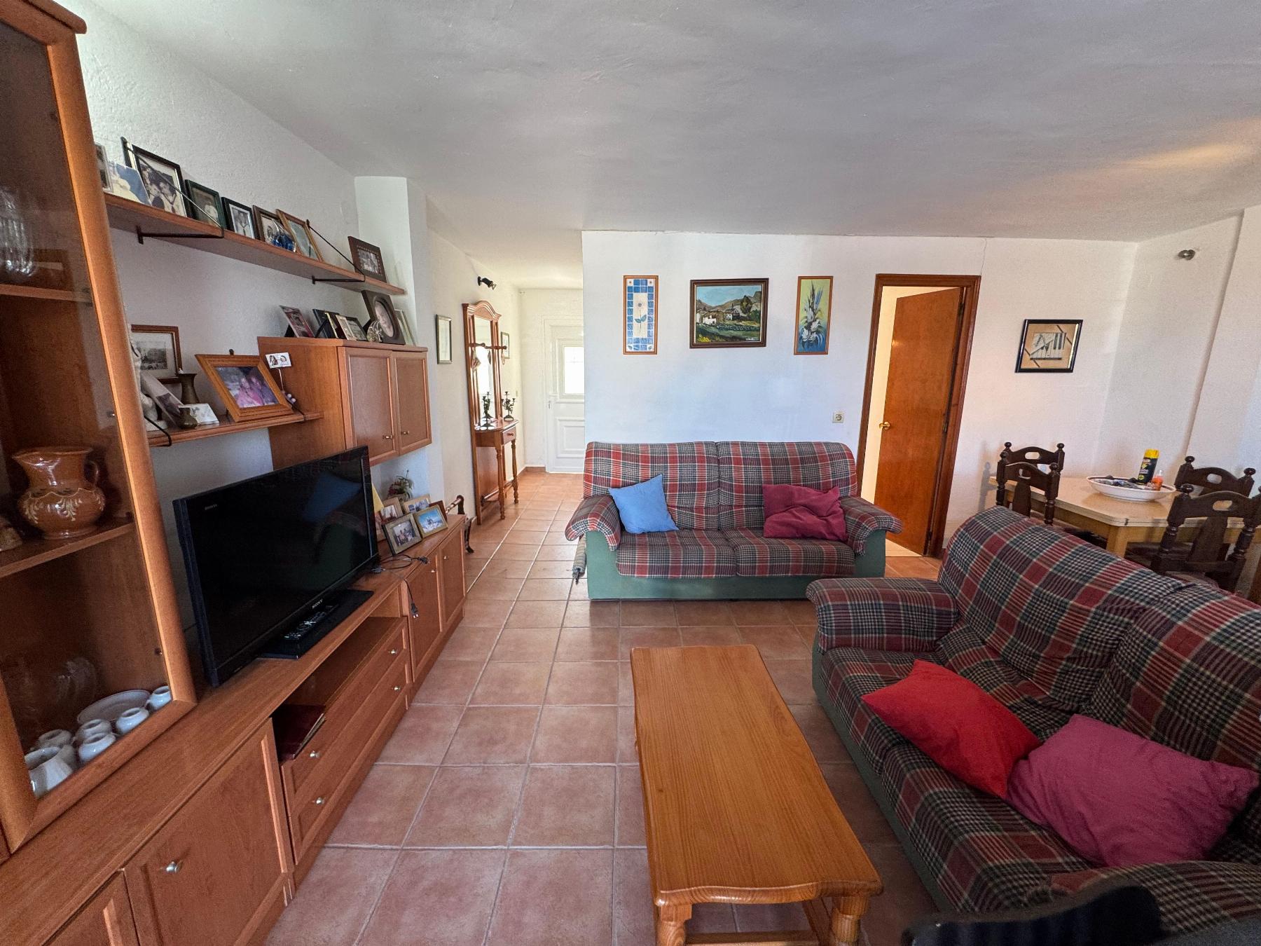 3-Bedroom House in La Siesta, Torrevieja - Image 4