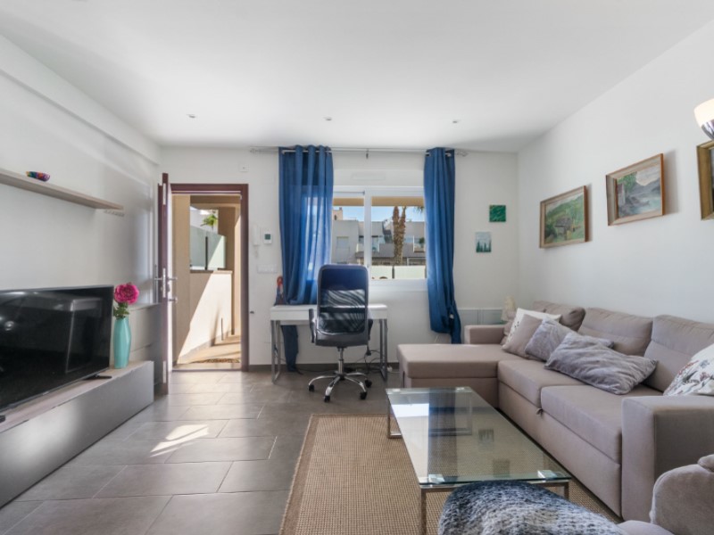 2-Bedroom Apartment in Aguas Nuevas, Torrevieja - Image 3