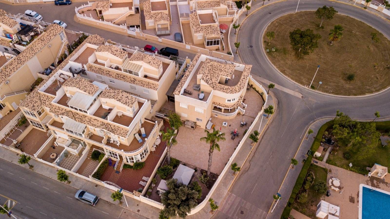6-Bedroom Villa in La Siesta - El Salado - Torreta, Torrevieja - Image 2