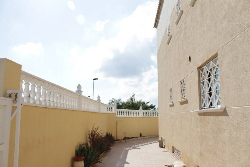 6-Bedroom Villa in La Siesta - El Salado - Torreta, Torrevieja - Image 29
