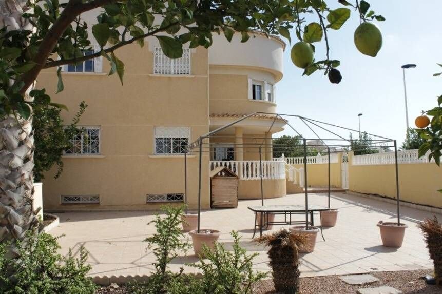 6-Bedroom Villa in La Siesta - El Salado - Torreta, Torrevieja - Image 9