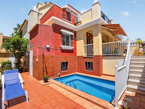Casa de 4 Dormitorios en Torreblanca, Torrevieja