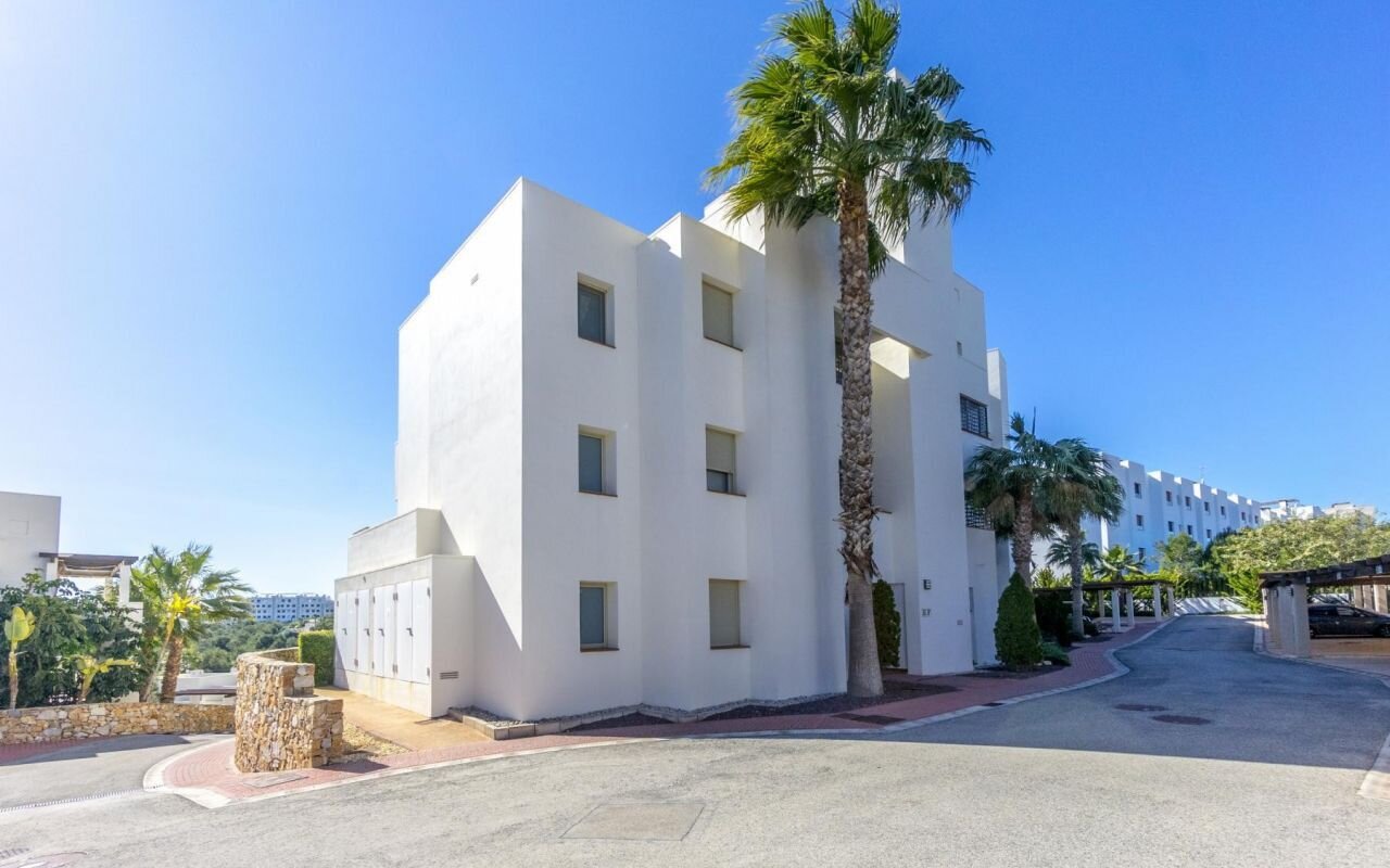 2-Bedroom Penthouse in Las Colinas Golf, Orihuela - Image 22