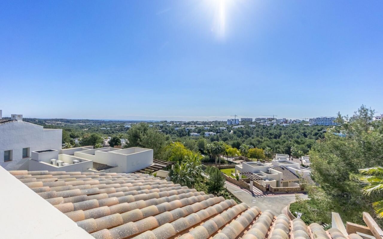 2-Bedroom Penthouse in Las Colinas Golf, Orihuela - Image 8