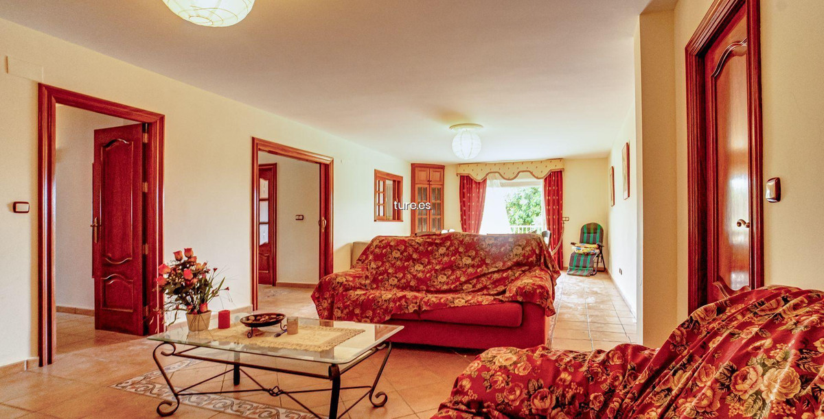 7-Bedroom Detached House in La Nucia | Sunny Casas - Cos... - Image 22