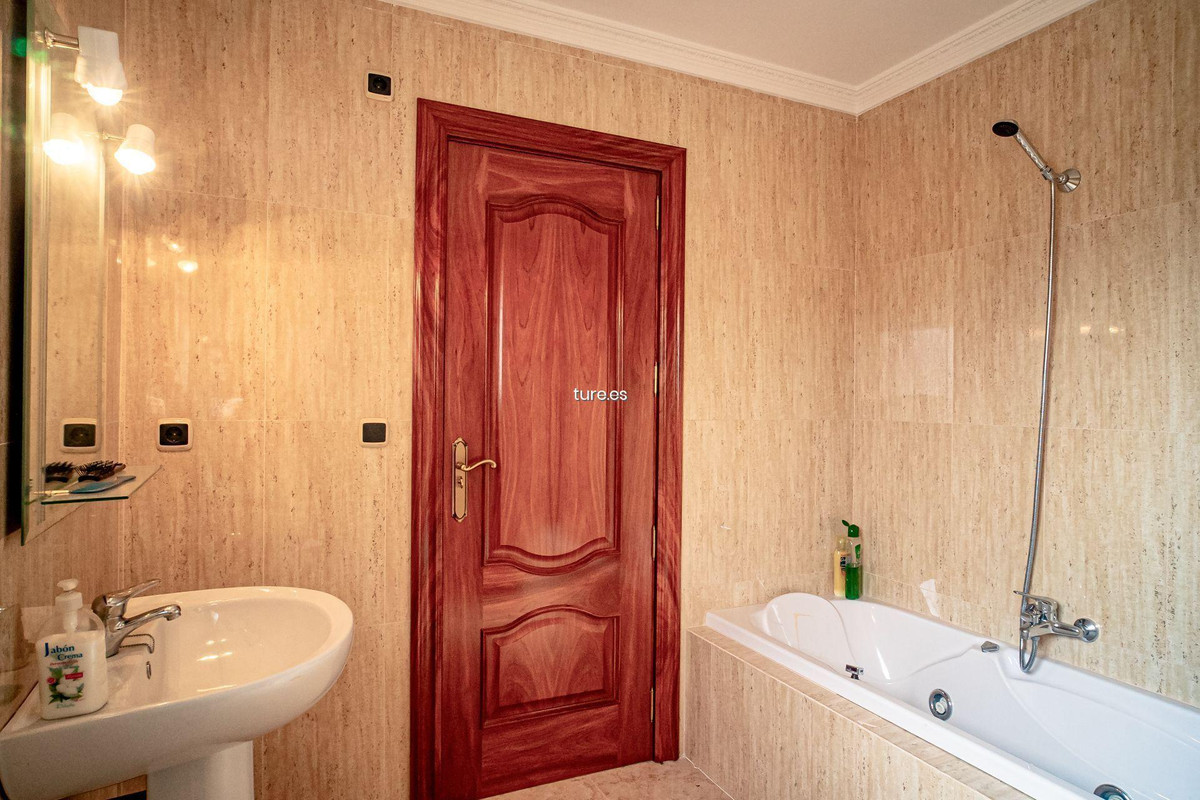 7-Bedroom Detached House in La Nucia | Sunny Casas - Cos... - Image 25