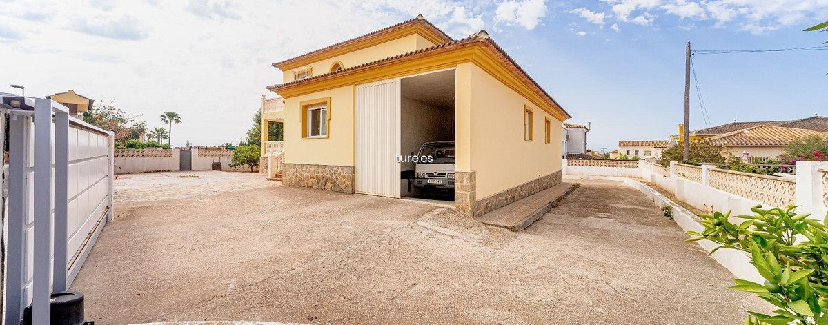 7-Bedroom Detached House in La Nucia | Sunny Casas - Cos... - Image 3
