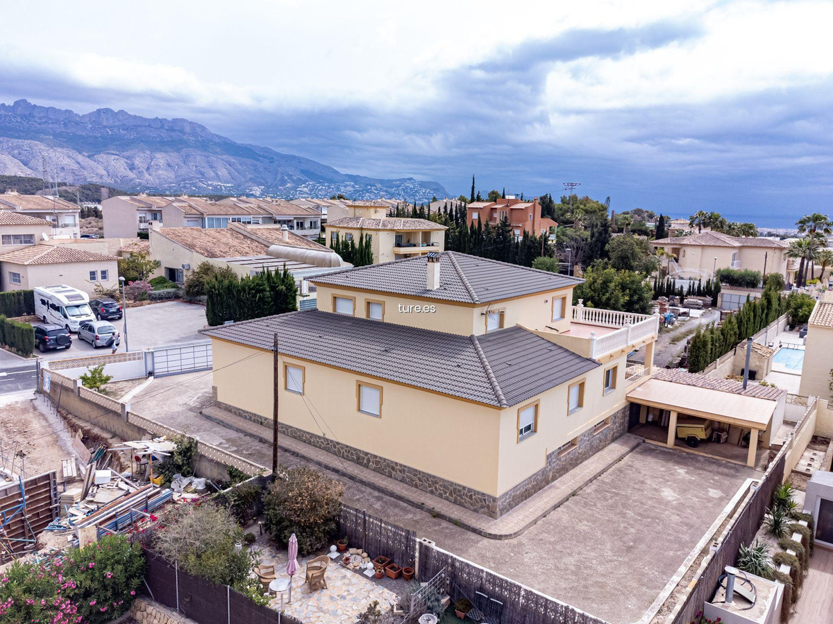 7-Bedroom Detached House in La Nucia | Sunny Casas - Cos... - Image 9