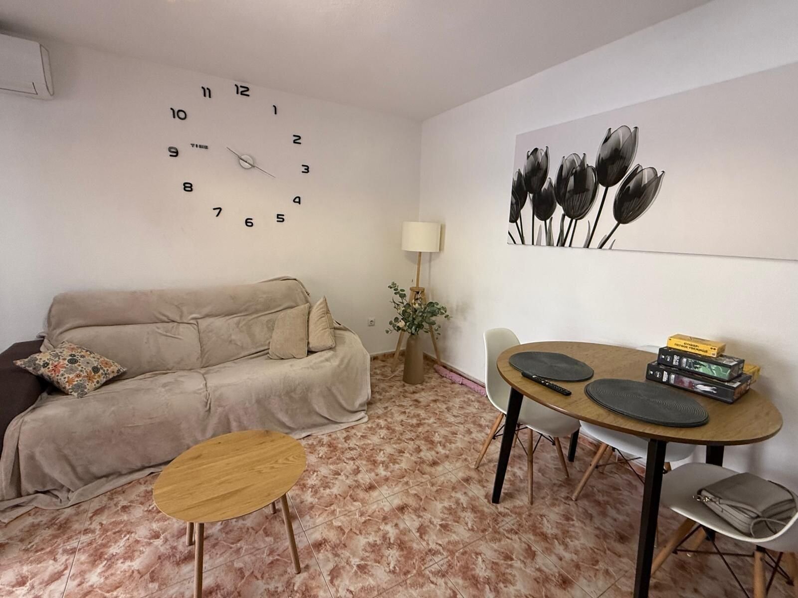 2-Bedroom Apartment in Habaneras, Torrevieja - Image 4