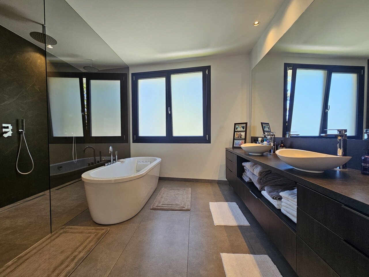 5-Bedroom Villa in Cabo Roig - Image 27