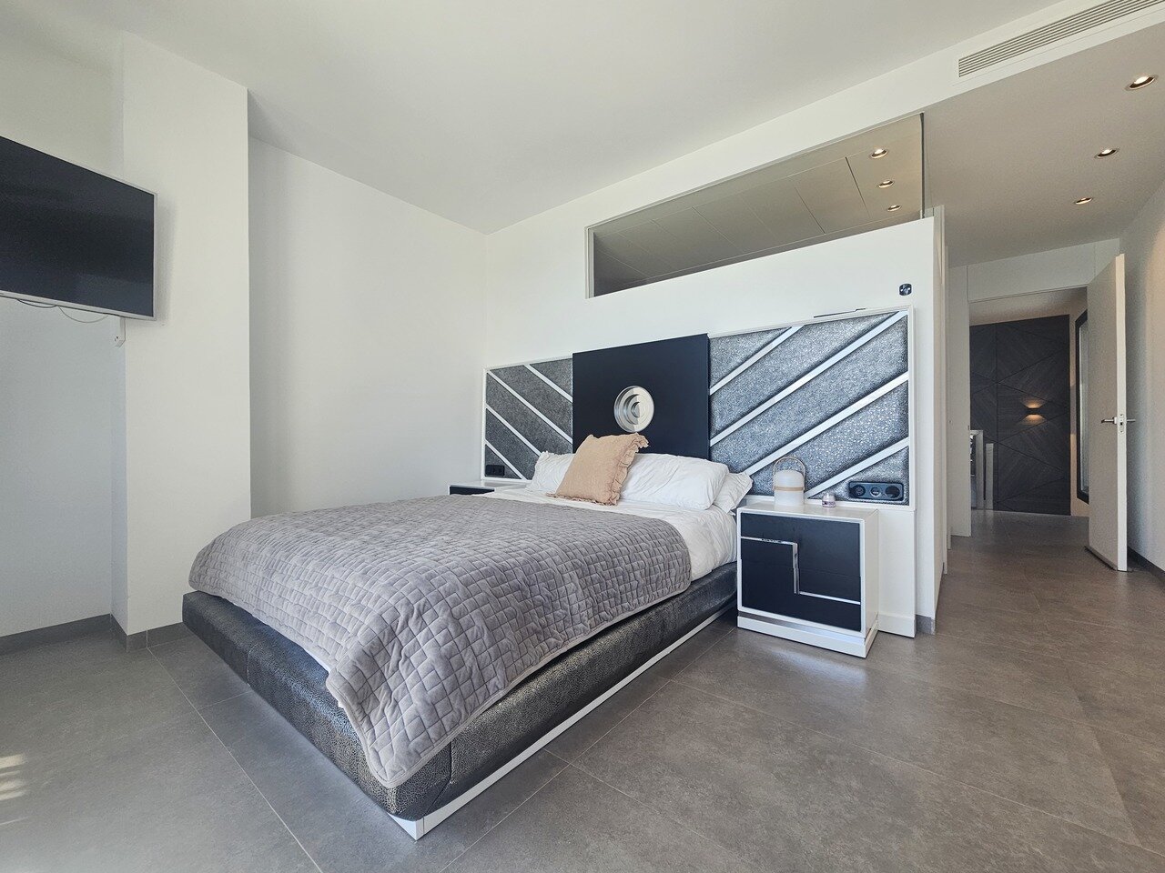 5-Bedroom Villa in Cabo Roig - Image 30