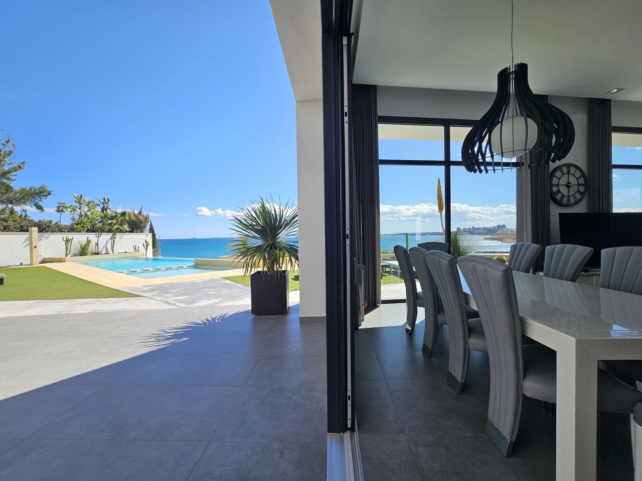 5-Bedroom Villa in Cabo Roig - Image 8