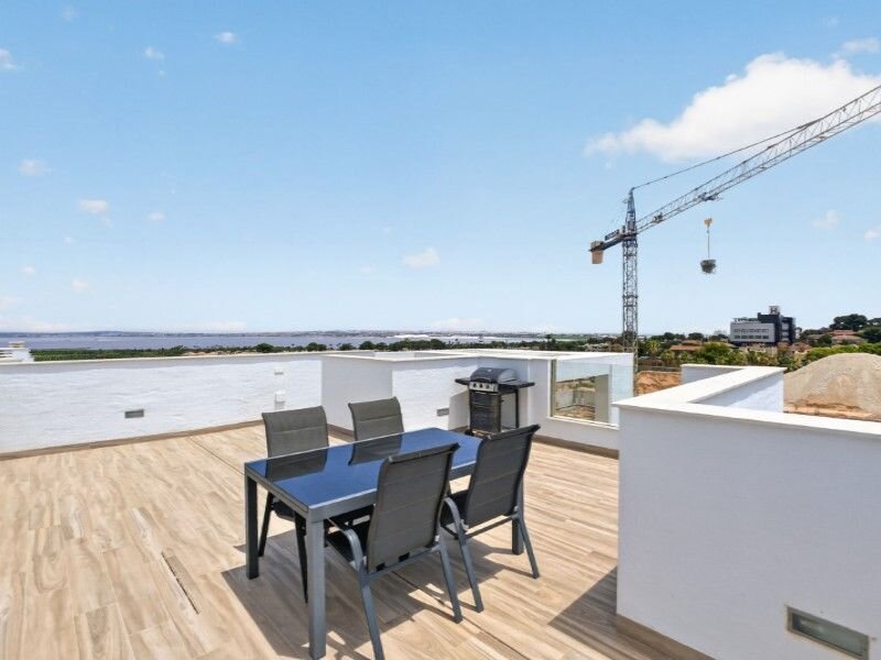 4-Bedroom Villa in Los Balcones, Torrevieja - Image 29