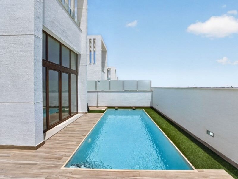 4-Bedroom Villa in Los Balcones, Torrevieja - Image 3