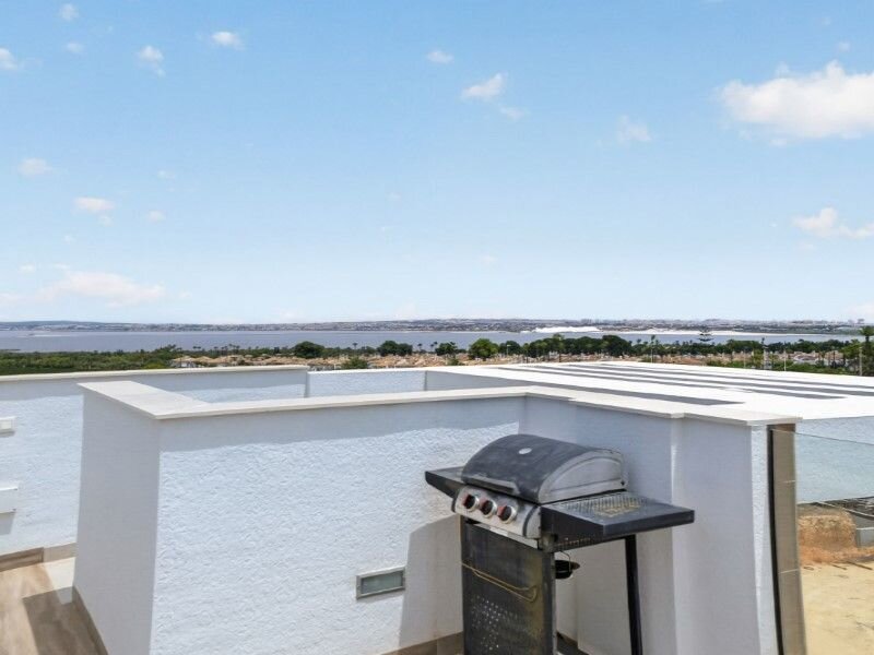 4-Bedroom Villa in Los Balcones, Torrevieja - Image 30