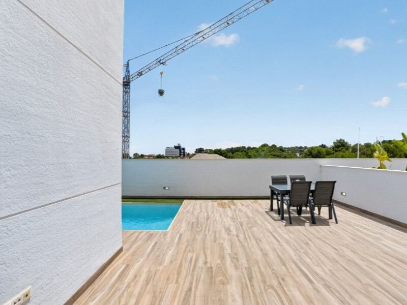 4-Bedroom Villa in Los Balcones, Torrevieja - Image 5