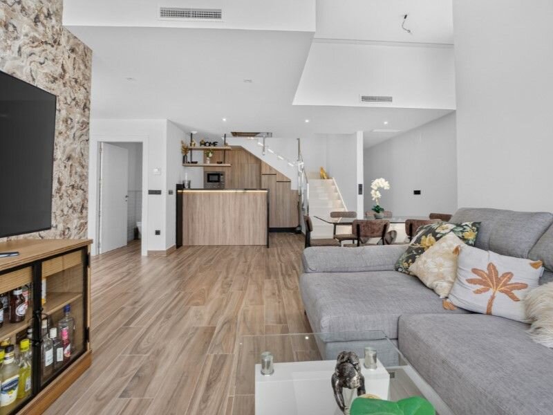 4-Bedroom Villa in Los Balcones, Torrevieja - Image 7