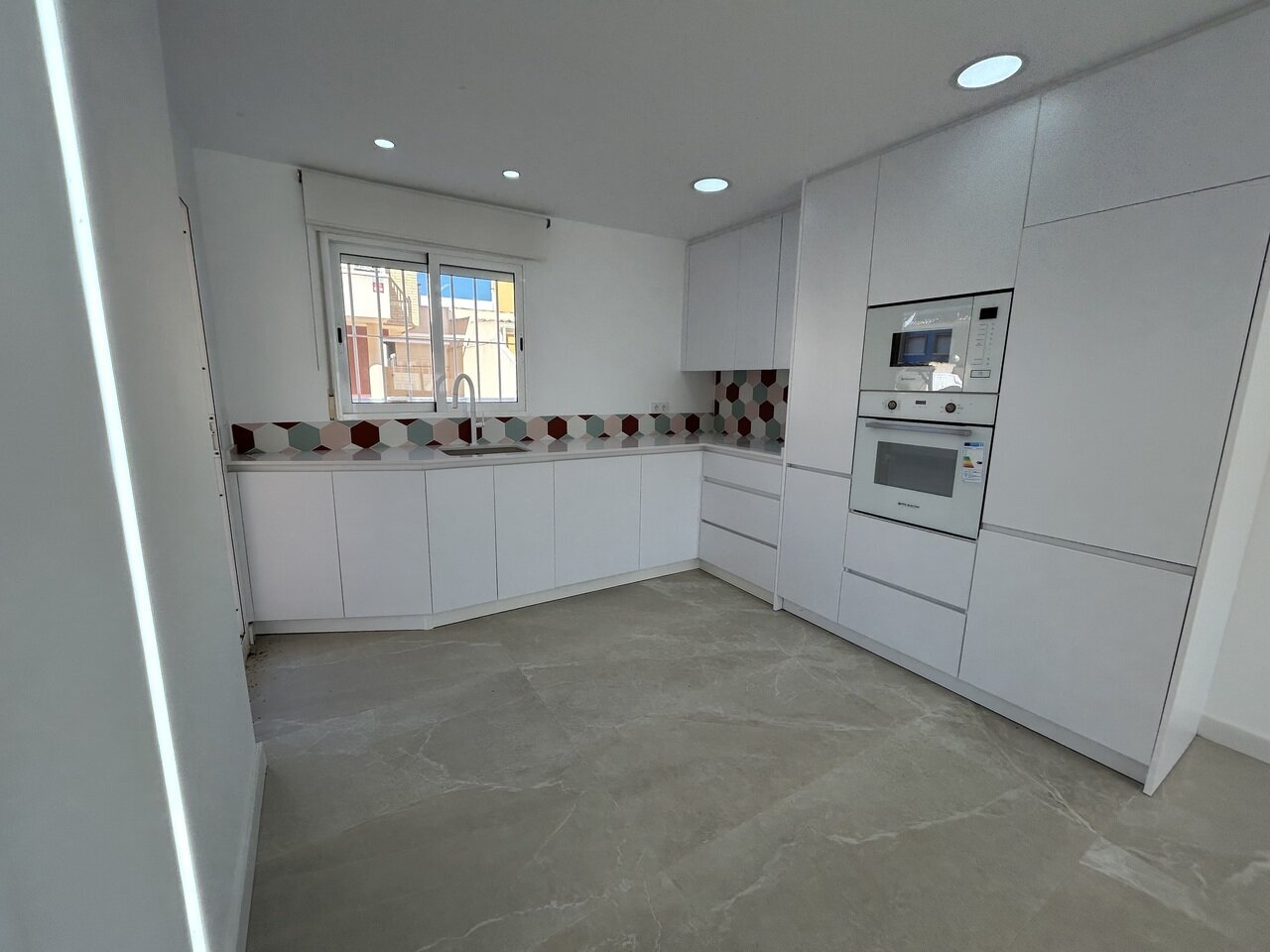 2-Bedroom Apartment in Zona Pueblo, Pilar de la Horadada - Image 5