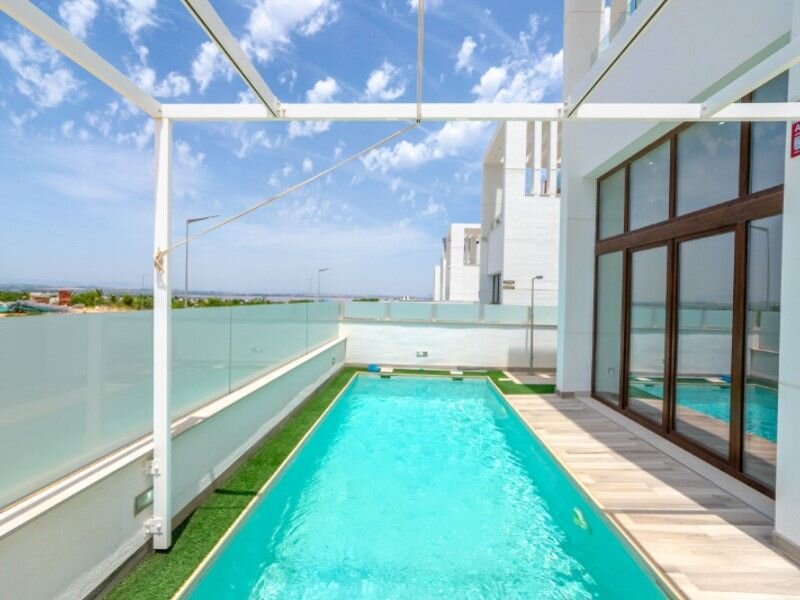 4-Bedroom Villa in Los Balcones, Torrevieja - Image 4