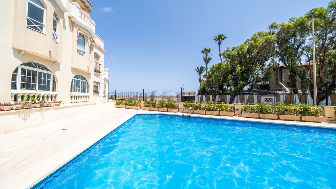2-Bedroom Apartment in Centro, Torrevieja - Image 33