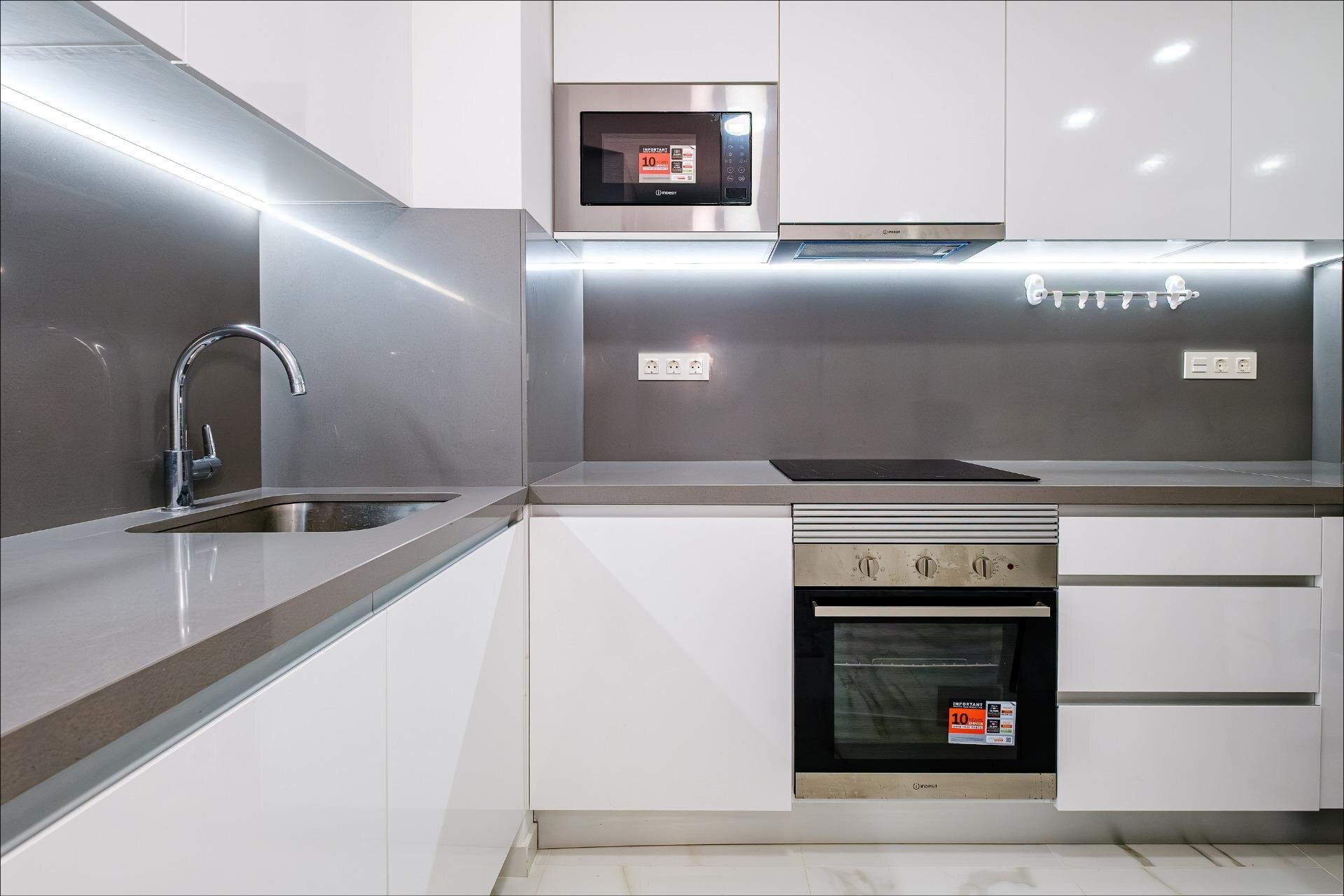 4-Bedroom Apartment in Estacion de Autobuses, Torrevieja - Image 10