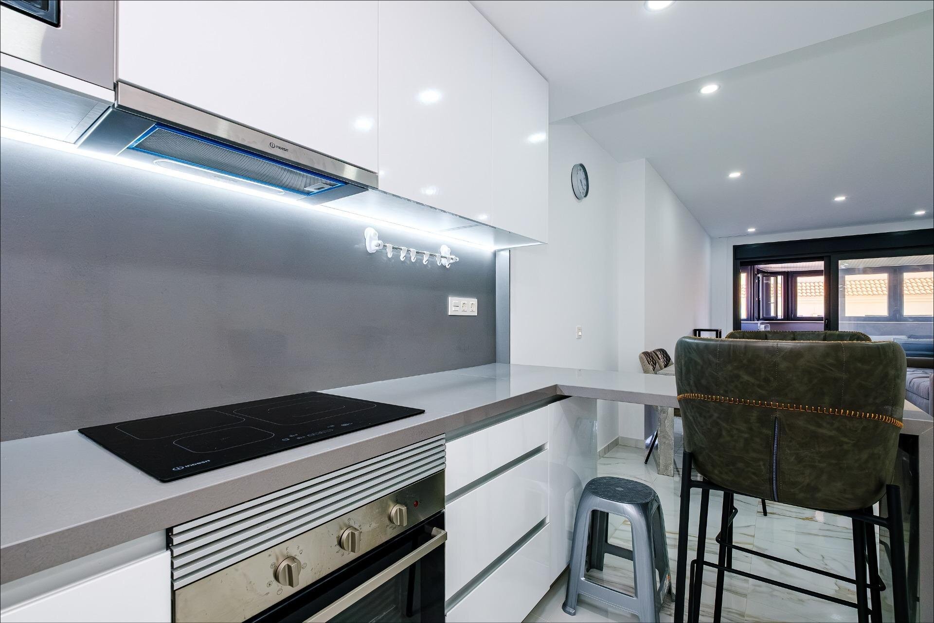 4-Bedroom Apartment in Estacion de Autobuses, Torrevieja - Image 11
