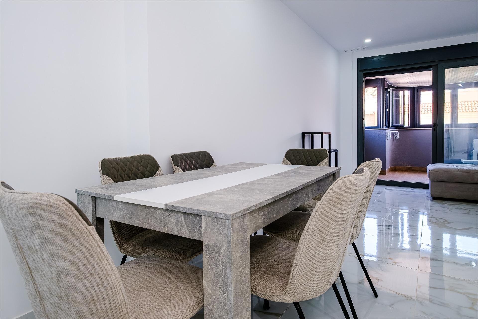 4-Bedroom Apartment in Estacion de Autobuses, Torrevieja - Image 12
